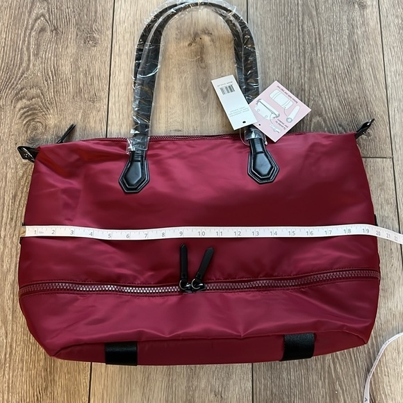 Mondani New York Weekender Bag - Picture 5 of 7